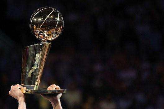 那些捧起过奥布莱恩杯的球队，一部浓缩的NBA冠军史