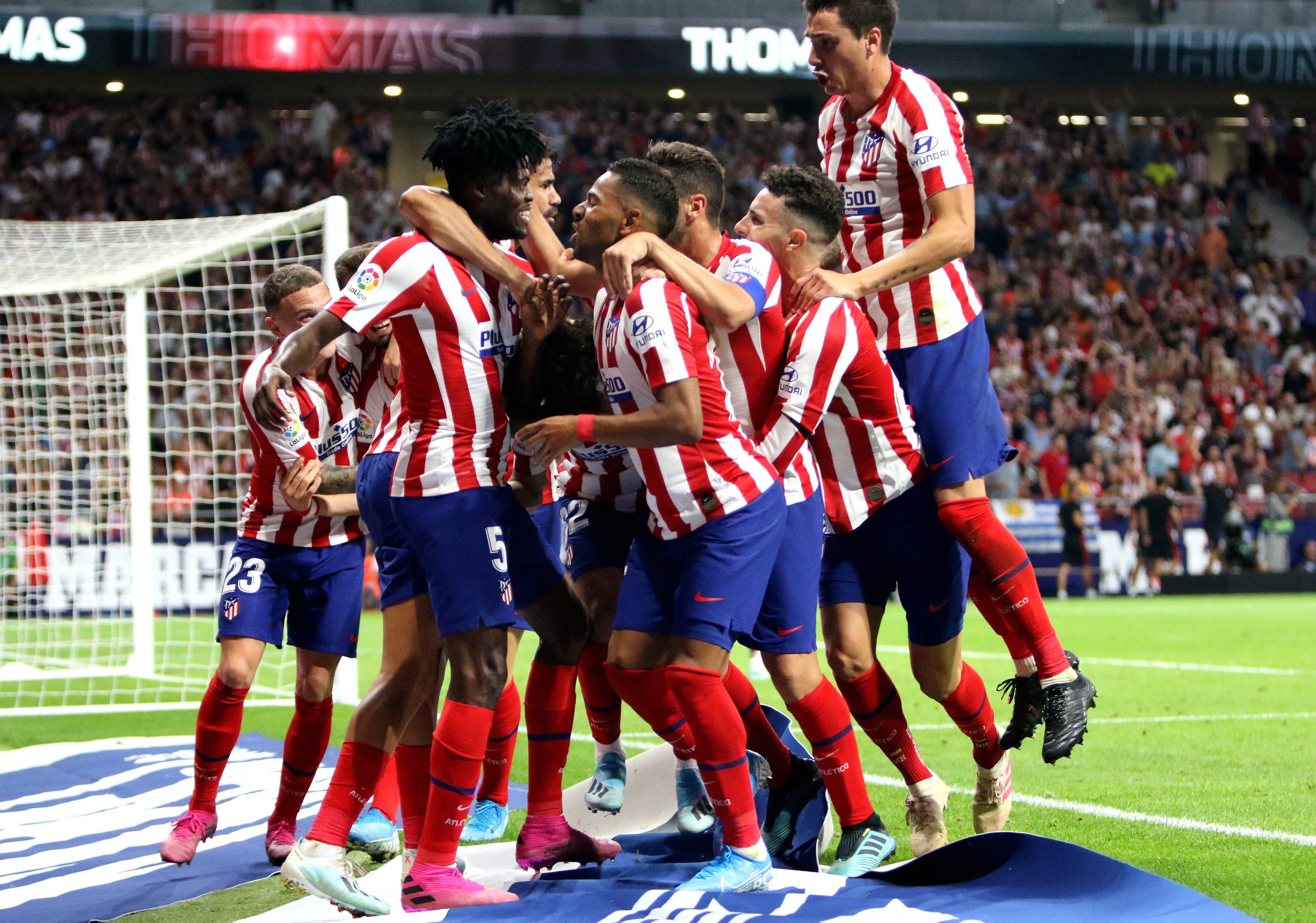 欧冠冠军次数排行榜，皇马一骑绝尘，米兰双雄的兴衰让人唏嘘